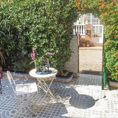 2 Bedroom Lovely In Holiday home